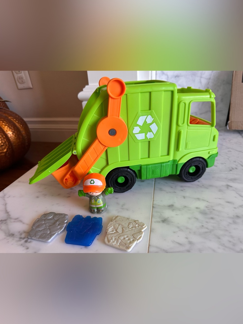 FISHER PRICE LITTLE PEOPLE Recycle Trash Truck Playset